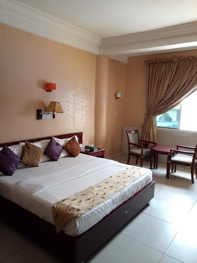 Crocodile Hotels And Restaurant Limited Kaduna Bagian luar foto