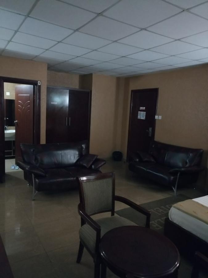 Crocodile Hotels And Restaurant Limited Kaduna Bagian luar foto